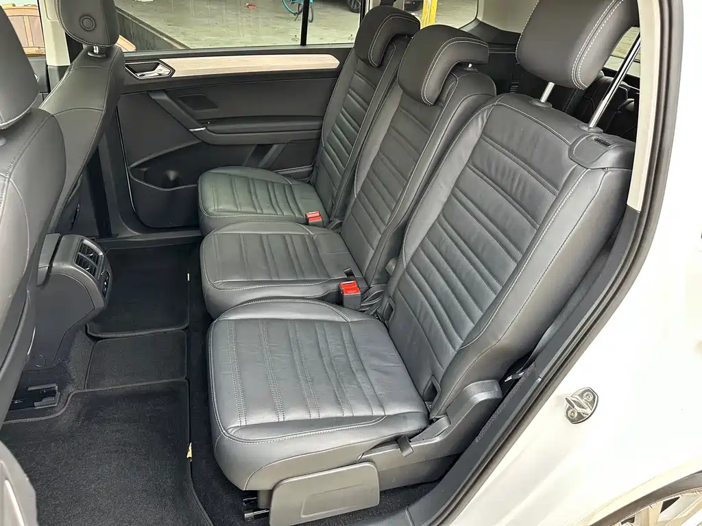 Volkswagen Touran 2017 — фото 11