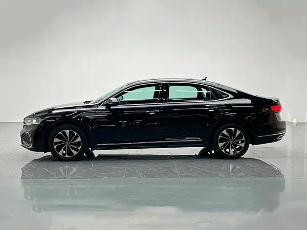 Volkswagen Passat 2023