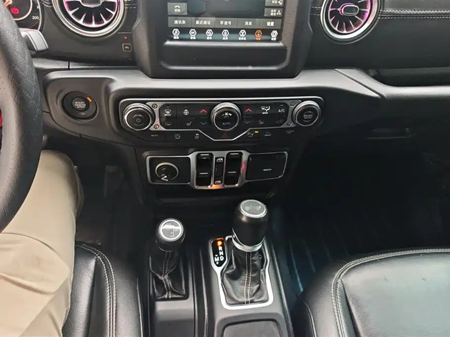 Jeep Wrangler 2021 — фото 16