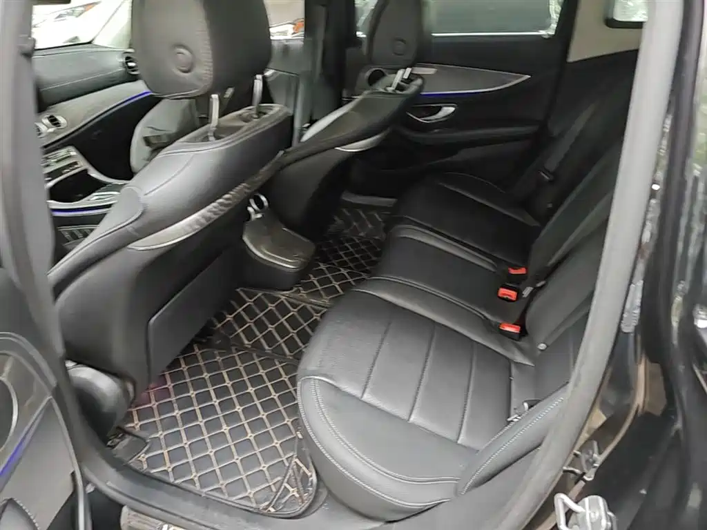 Mercedes-Benz E-Class 2021 — фото 17