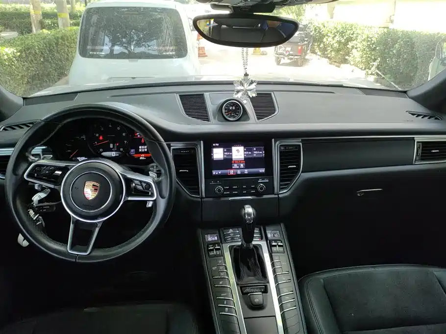 Porsche Macan 2018 — фото 12