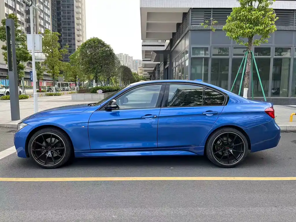 BMW 3 Series 2018 — фото 10