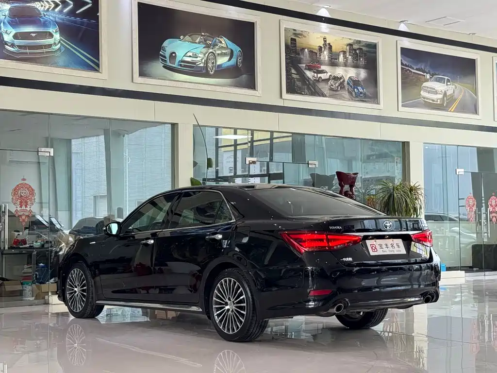 Toyota Crown 2018 — фото 13
