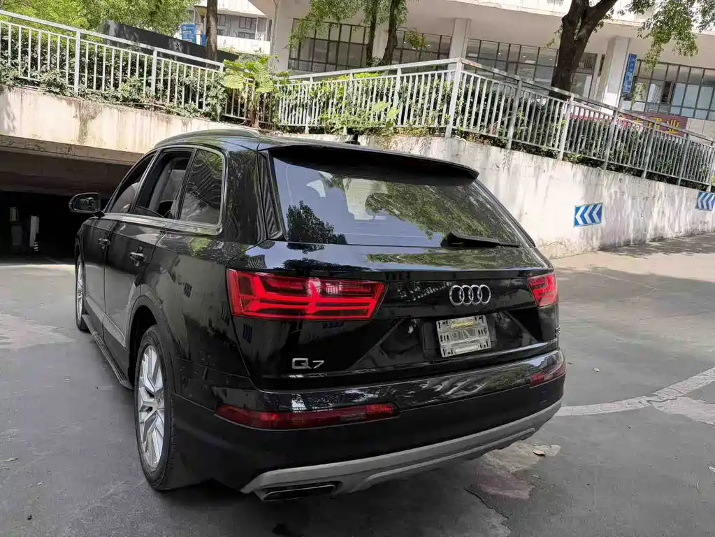 Audi Q7 2016 — фото 14