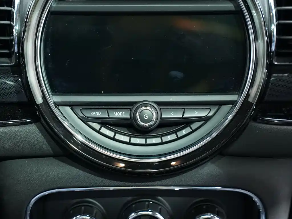 MINI Clubman 2020 — фото 12