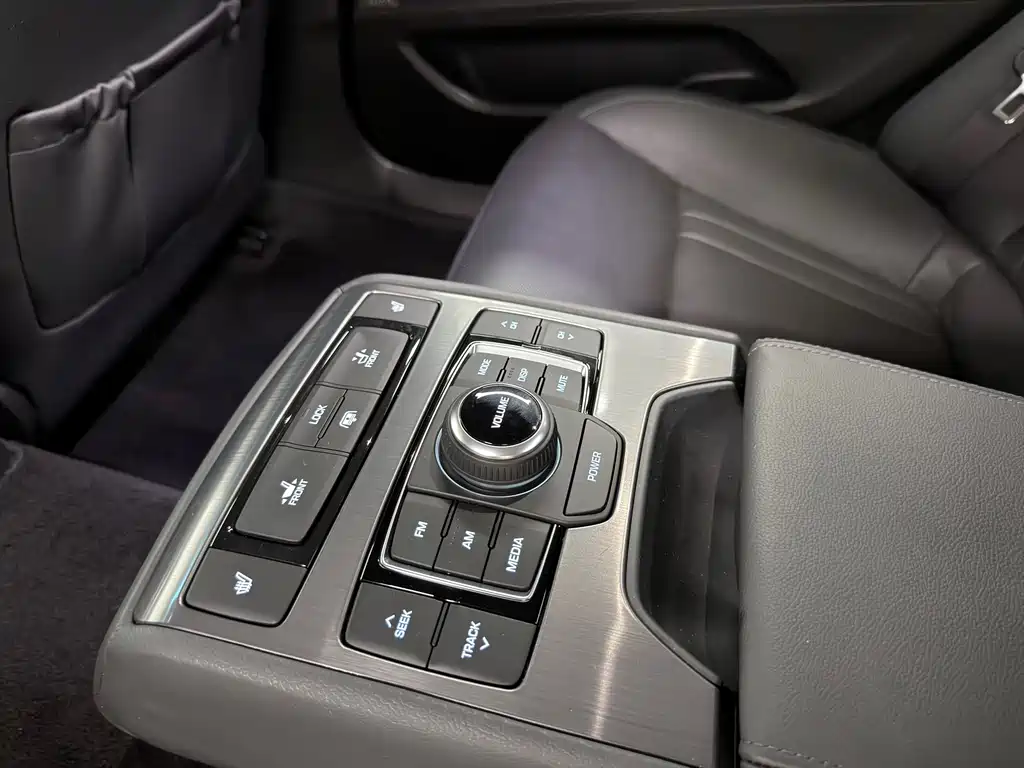 Hyundai Genesis 2016 — фото 13
