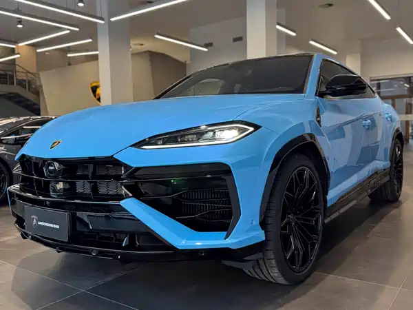 Lamborghini Urus SE 2025