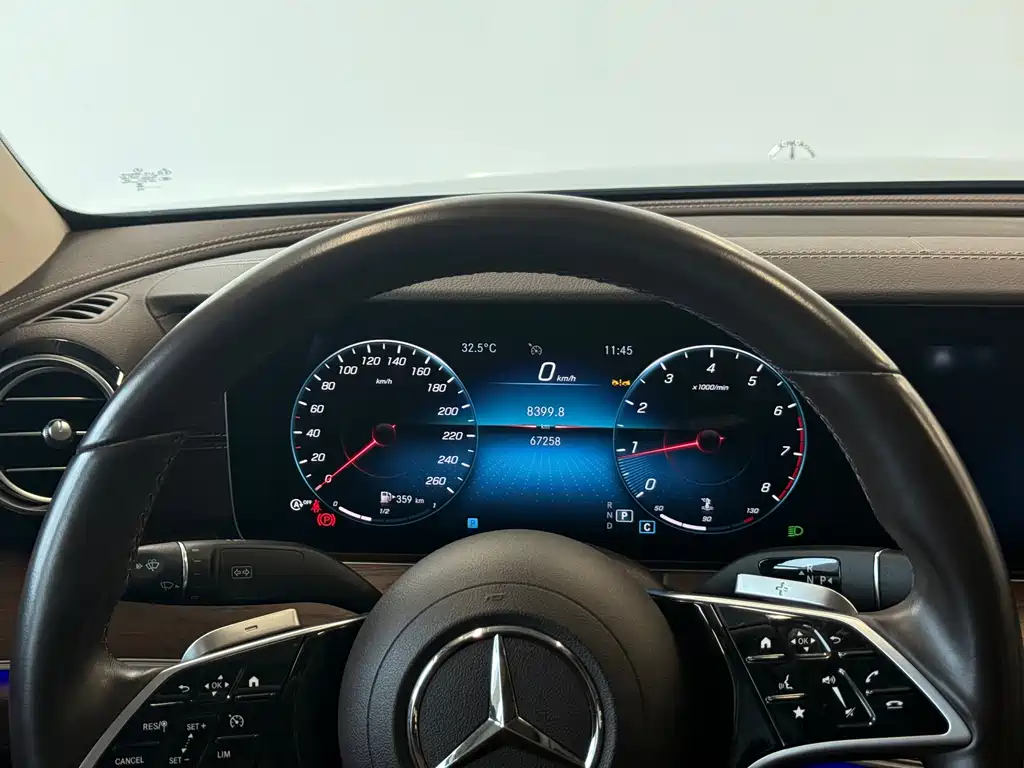 Mercedes-Benz E-Class 2023 — фото 9
