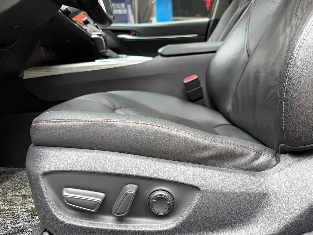 Toyota Camry 2018 — фото 18
