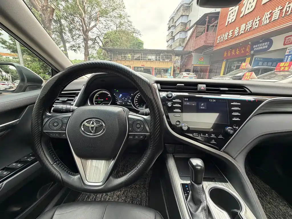 Toyota Camry 2018 — фото 13
