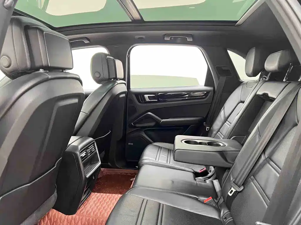 Porsche Cayenne 2019 — фото 11