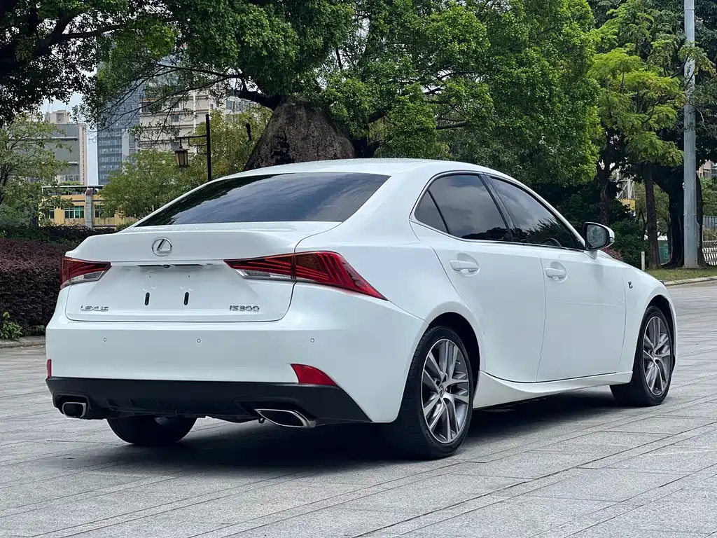 Lexus IS 2019 — фото 27