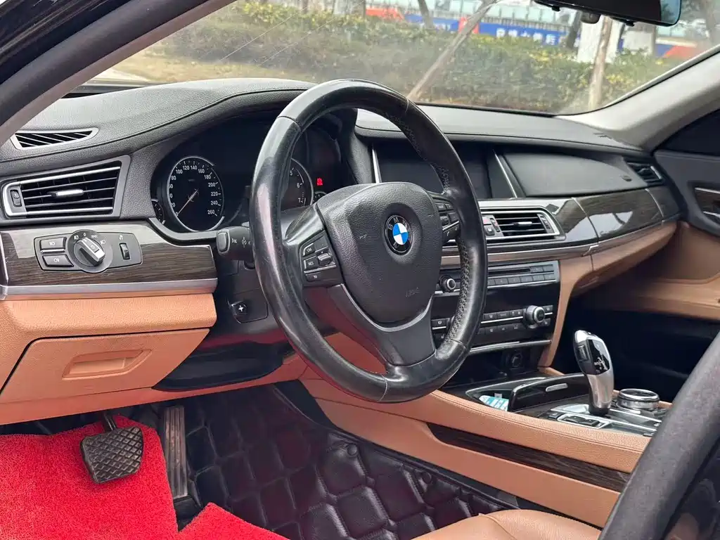 BMW 7 Series 2013 — фото 10