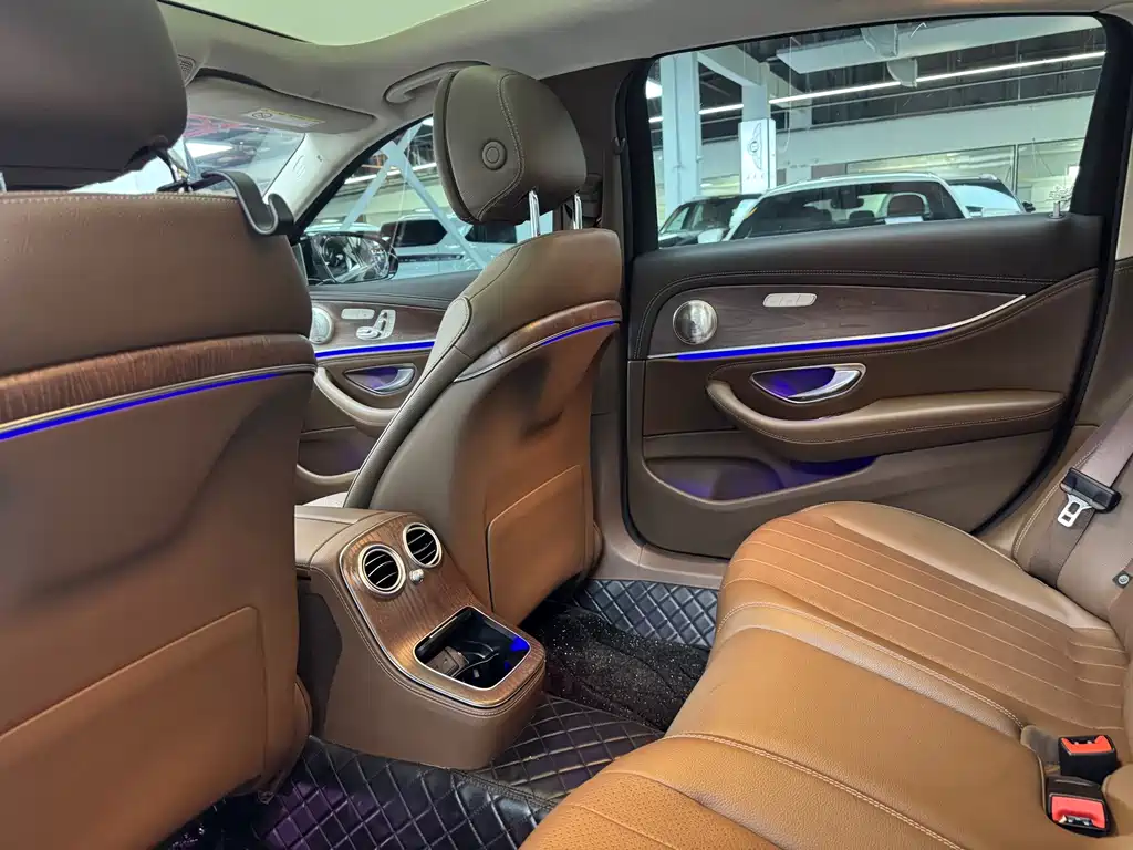 Mercedes-Benz E-Class 2023 — фото 8