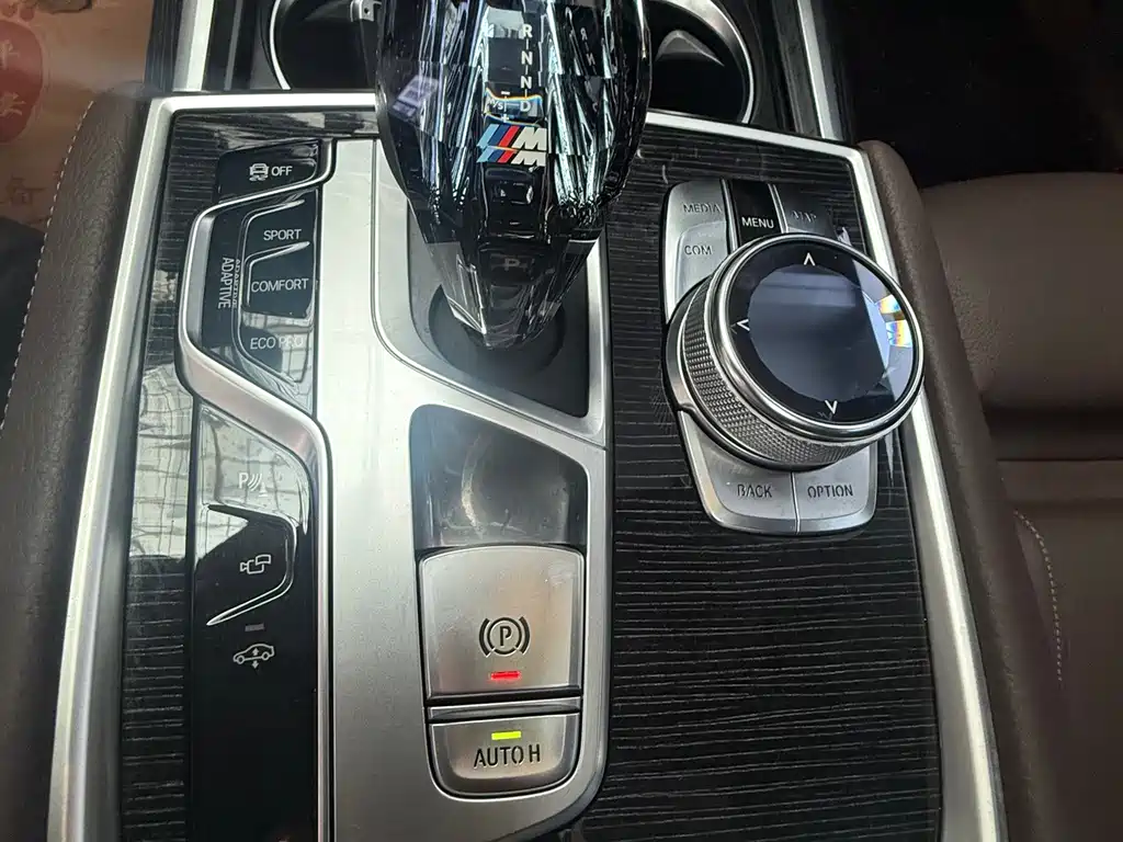 BMW 7 Series 2018 — фото 12