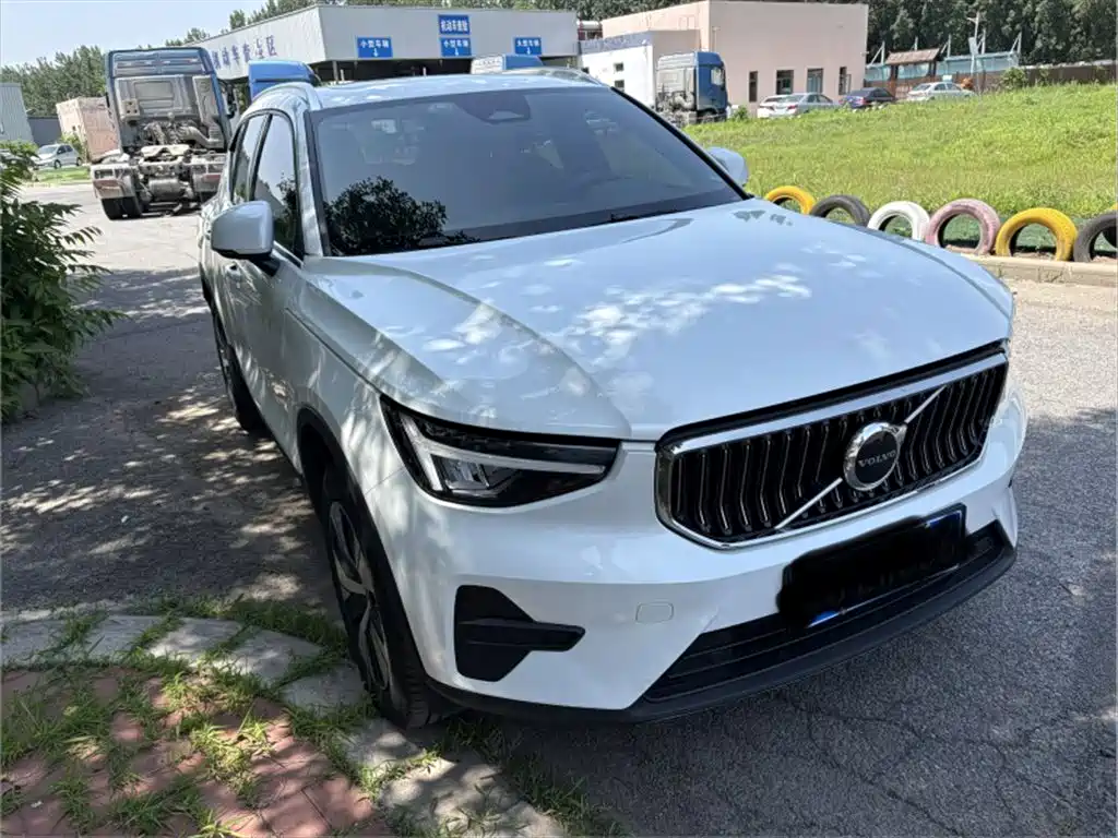 Volvo XC40 2023 — фото 3