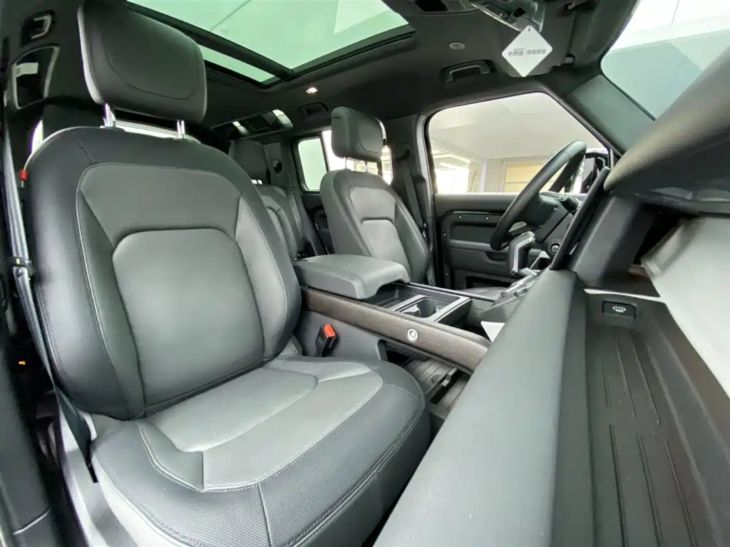 Land Rover Defender 2023 — фото 10