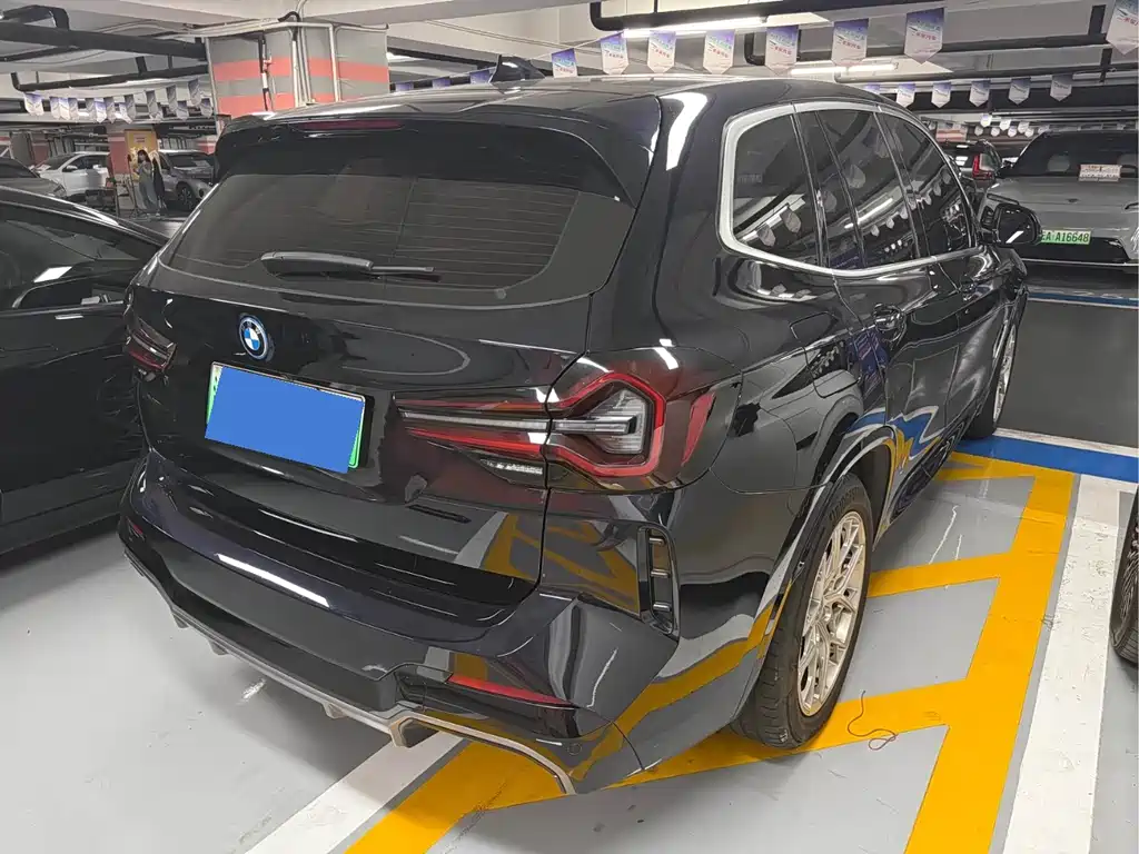 BMW iX3 2023 — фото 10