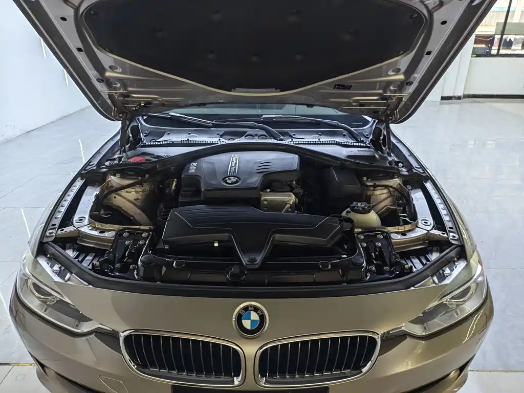 BMW 3 Series 2015 — фото 17