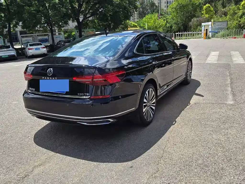 Volkswagen Passat 2021 — фото 10