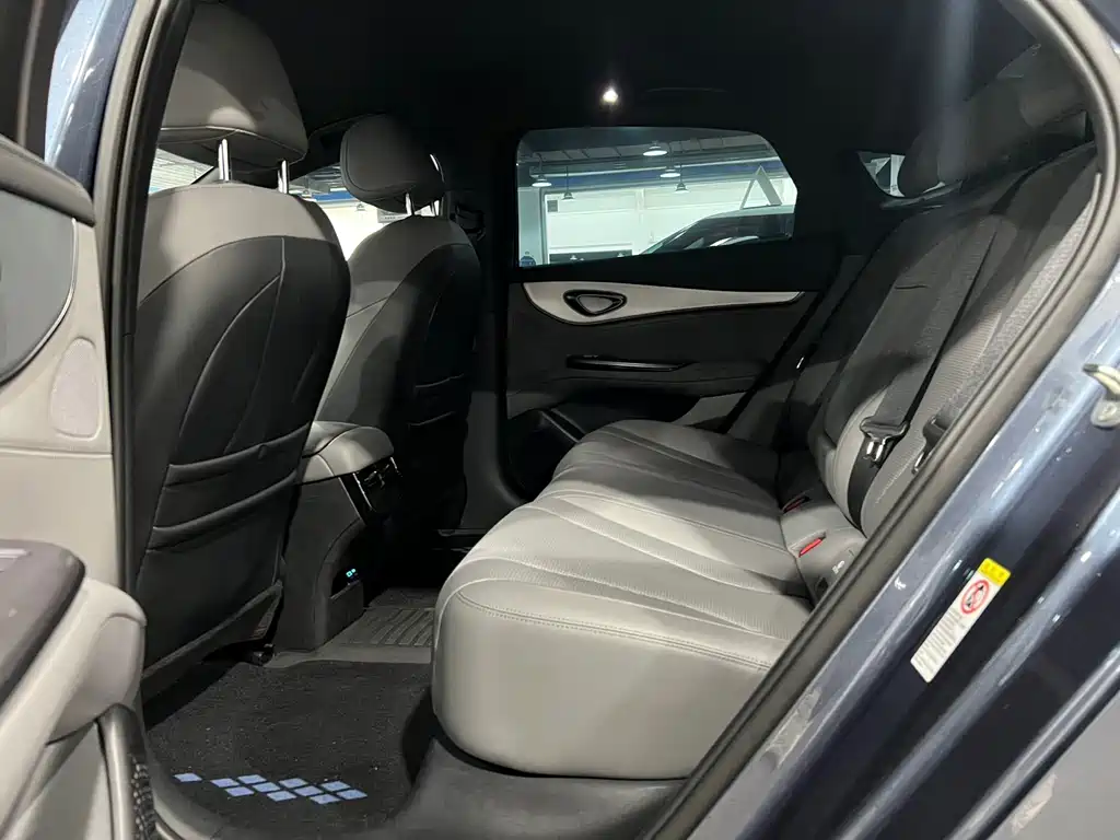 BYD Seal 07 DM-i 2025 — фото 8