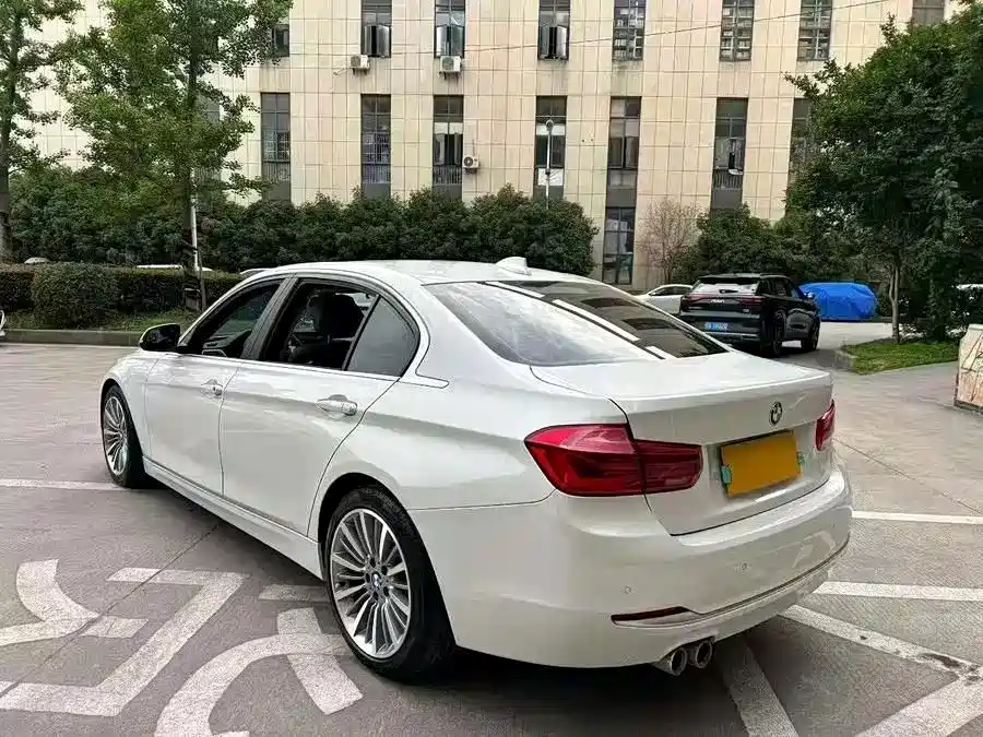 BMW 3 Series 2019 — фото 9