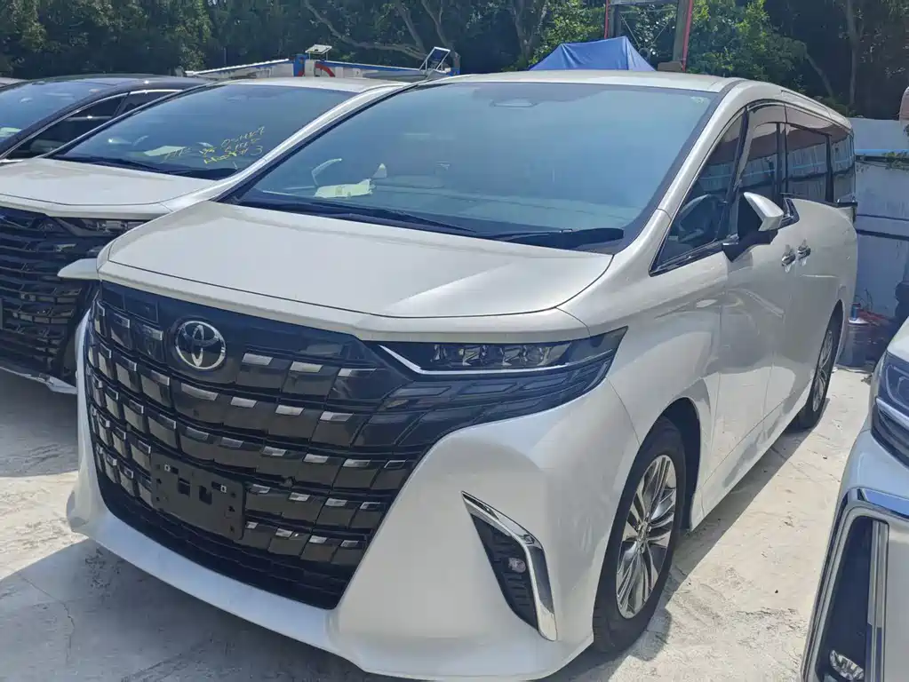 Toyota Alphard 2024 — фото 1