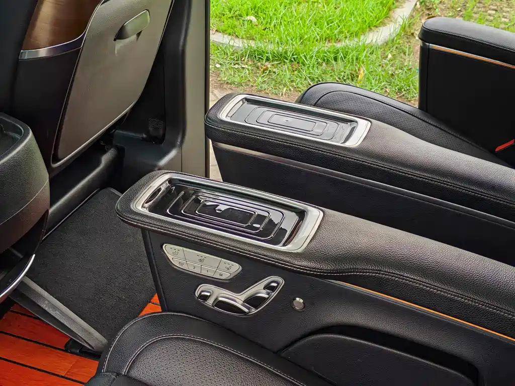 Mercedes-Benz V-Class 2022 — фото 13