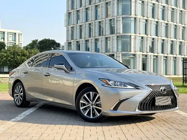 Lexus ES 2021