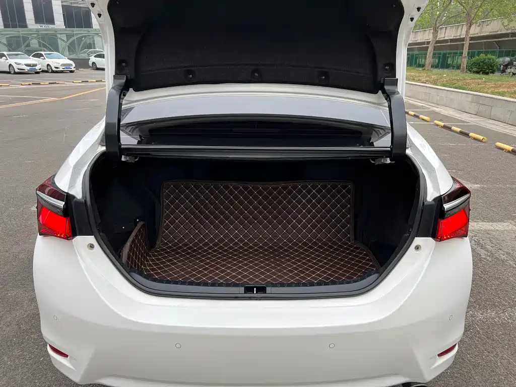 Toyota Corolla 2019 — фото 16