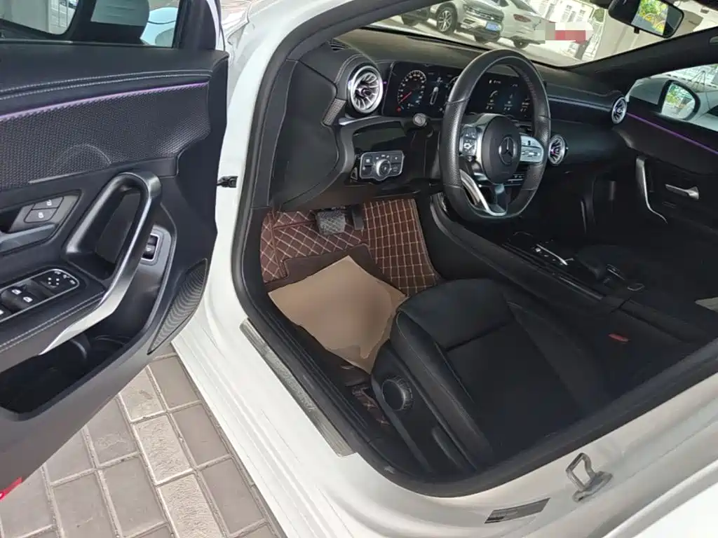 Mercedes-Benz A-Class 2023 — фото 16