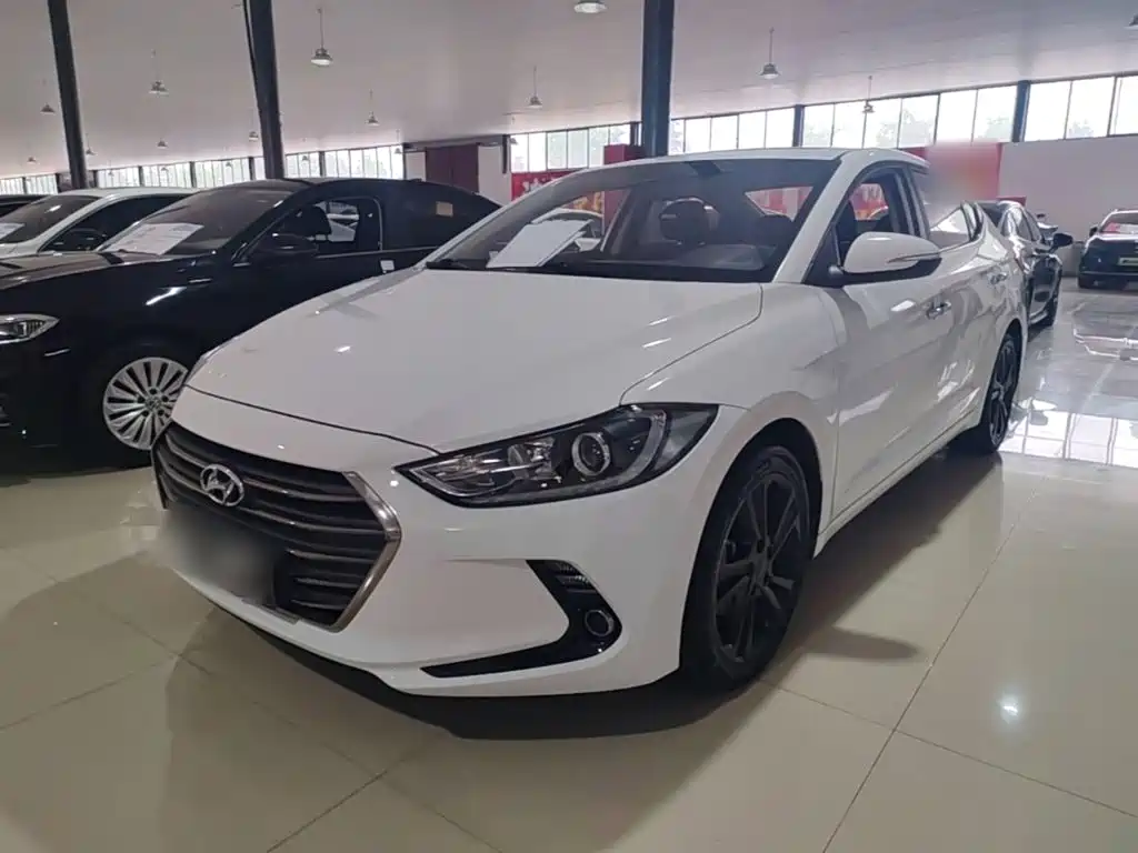 Hyundai Elantra 2019 — фото 1