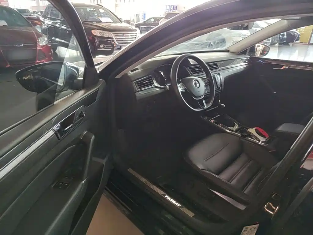 Volkswagen Passat 2018 — фото 16