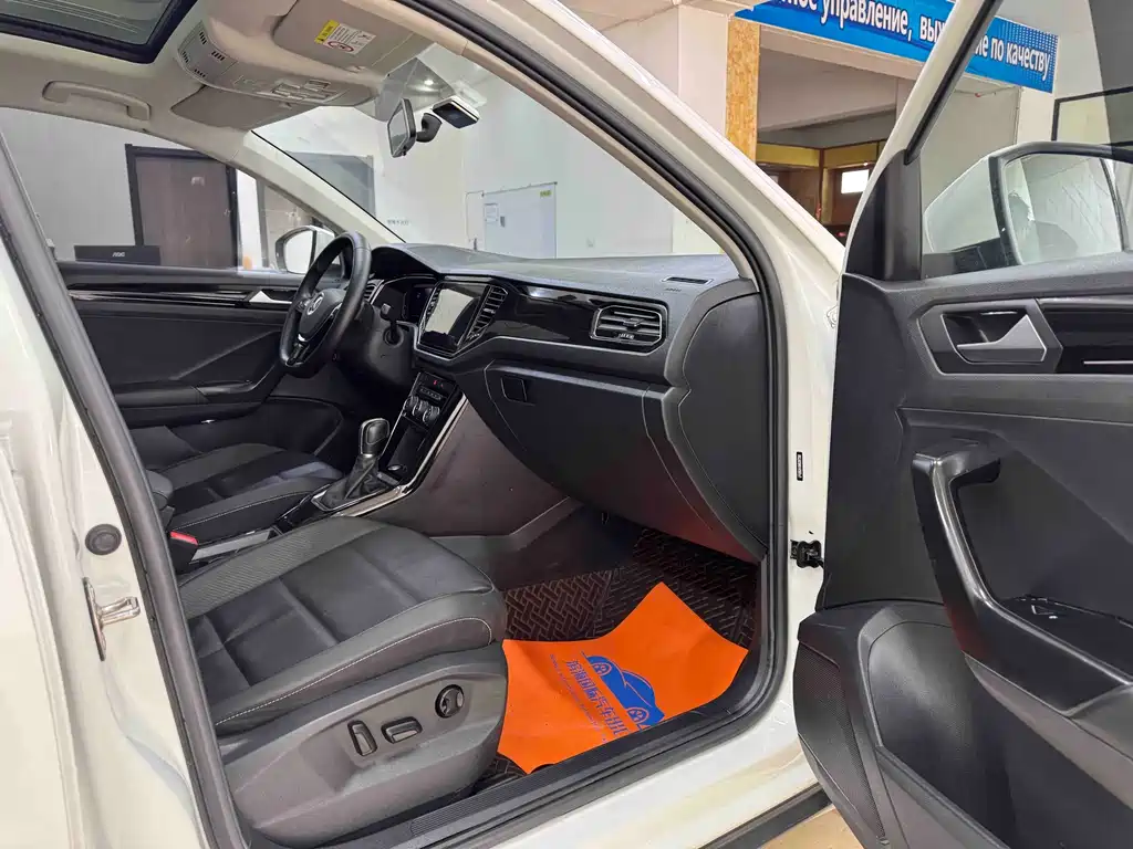 Volkswagen T-Roc 2022 — фото 10