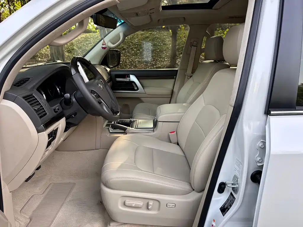 Toyota Land Cruiser 2020 — фото 8
