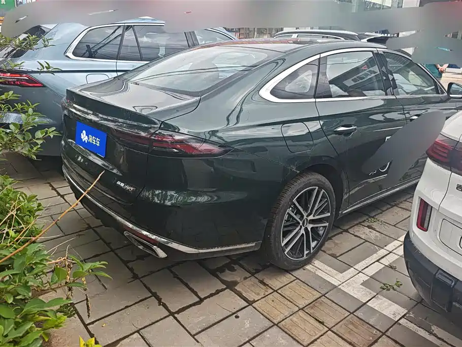 Geely Emgrand 2025 — фото 3