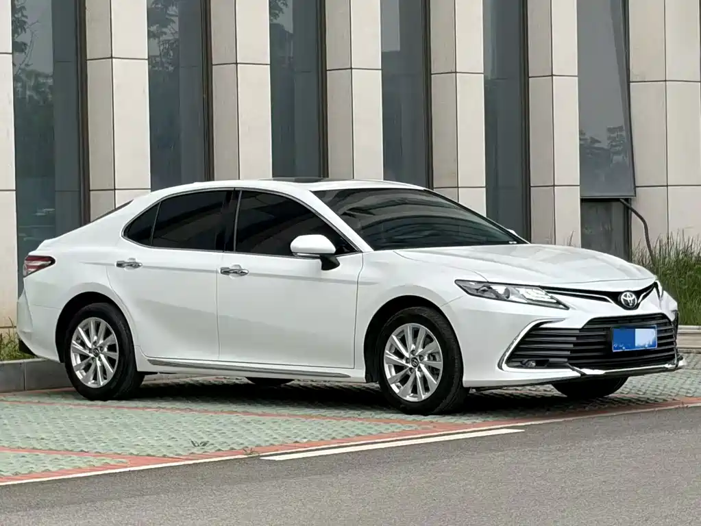Toyota Camry 2024 — фото 3