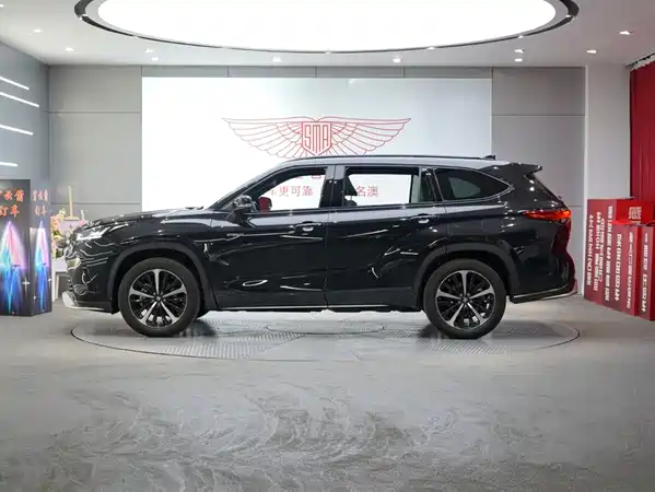 Toyota Crown Kluger 2022