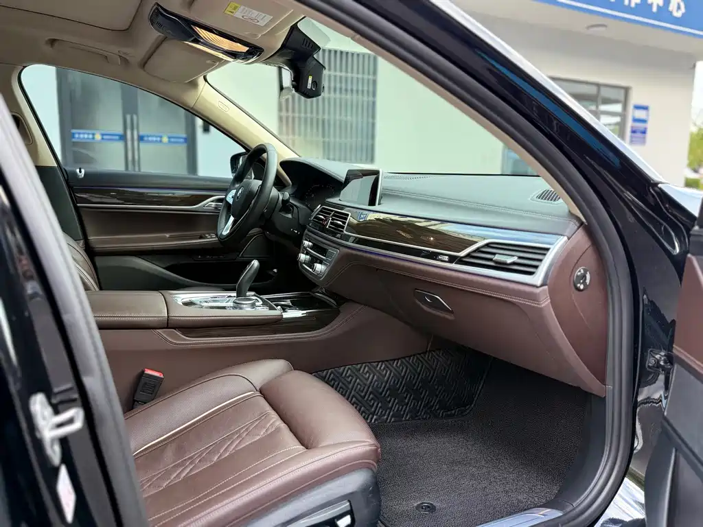 BMW 7 Series 2023 — фото 12