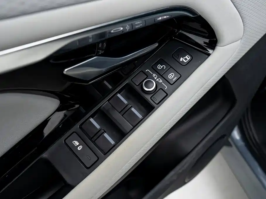Land Rover Range Rover Evoque 2021 — фото 23