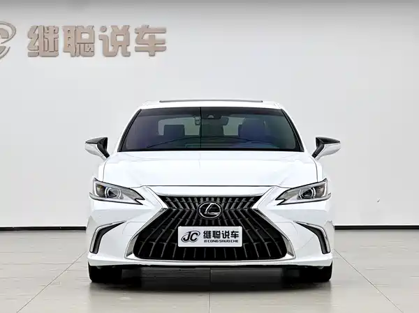 Lexus ES 2022
