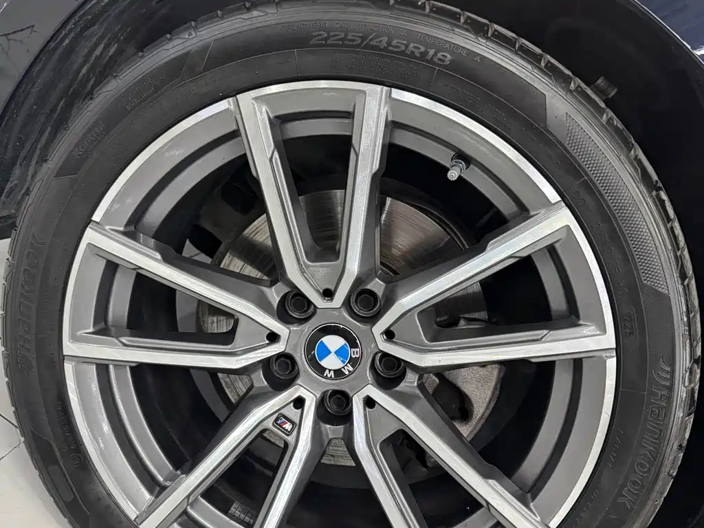 BMW 3 Series 2025 — фото 12