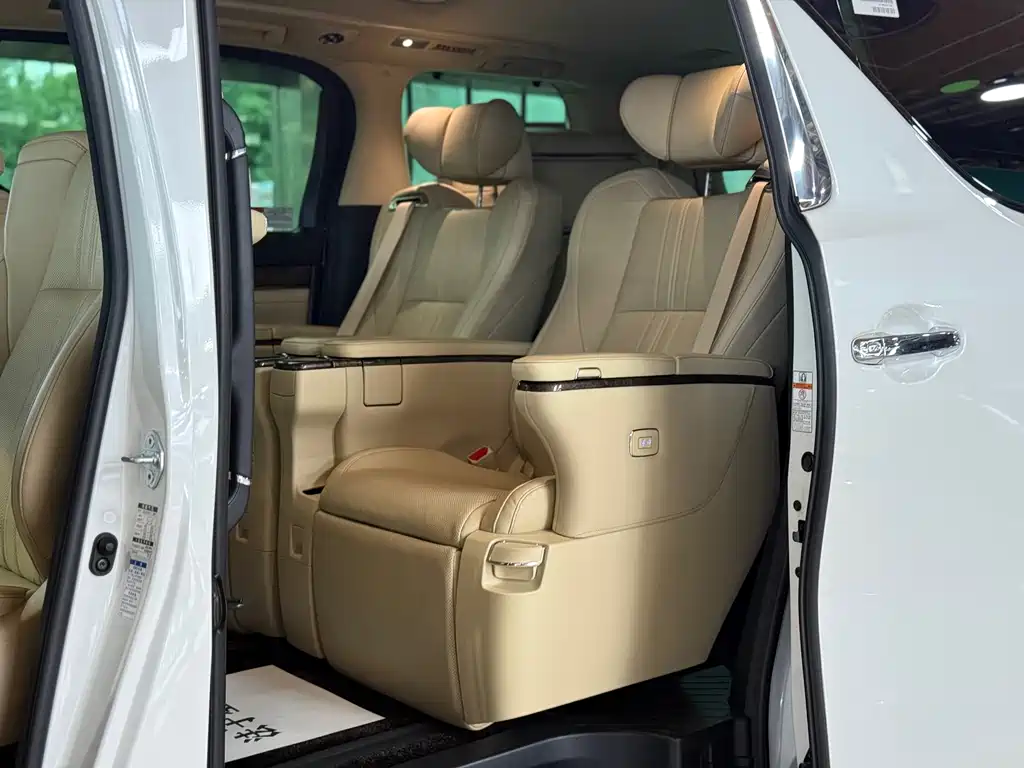 Toyota Vellfire 2021 — фото 13