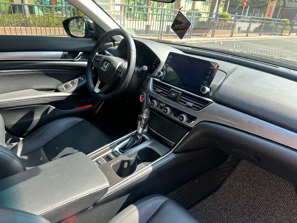 Honda Accord 2018 — фото 11