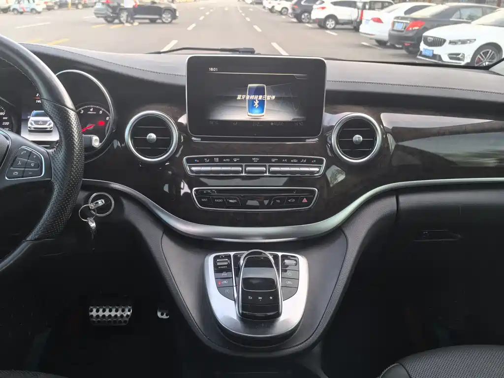 Mercedes-Benz V-Class 2017 — фото 13