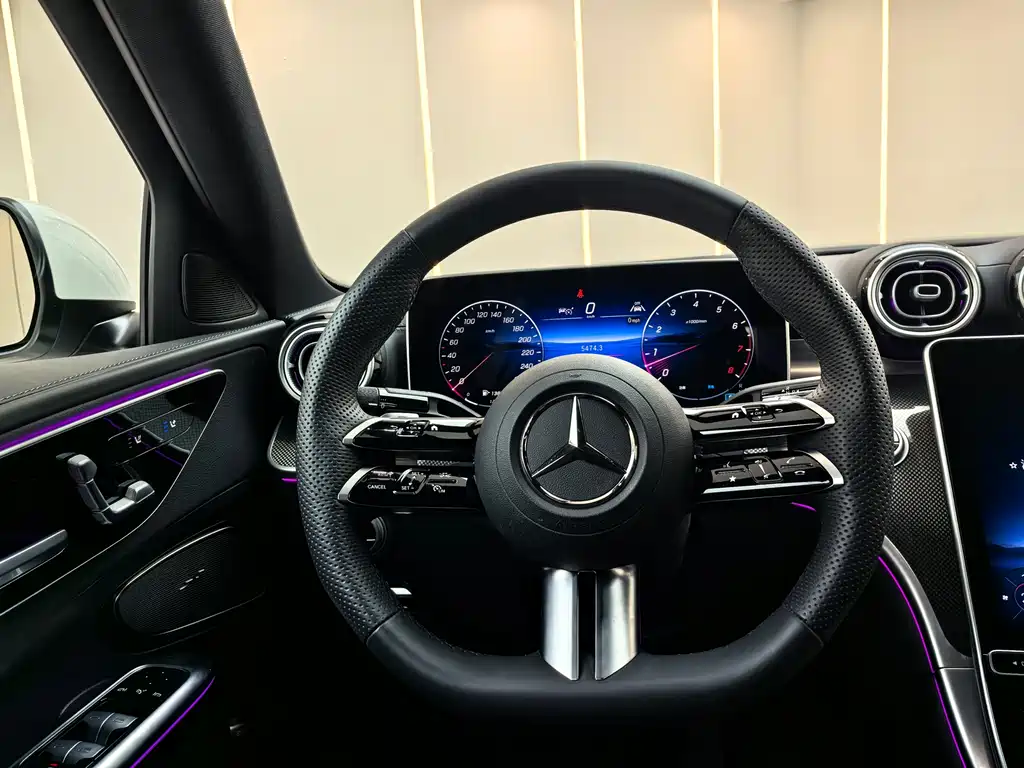 Mercedes-Benz C-Class 2025 — фото 4