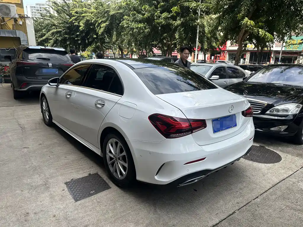 Mercedes-Benz A-Class 2022 — фото 2