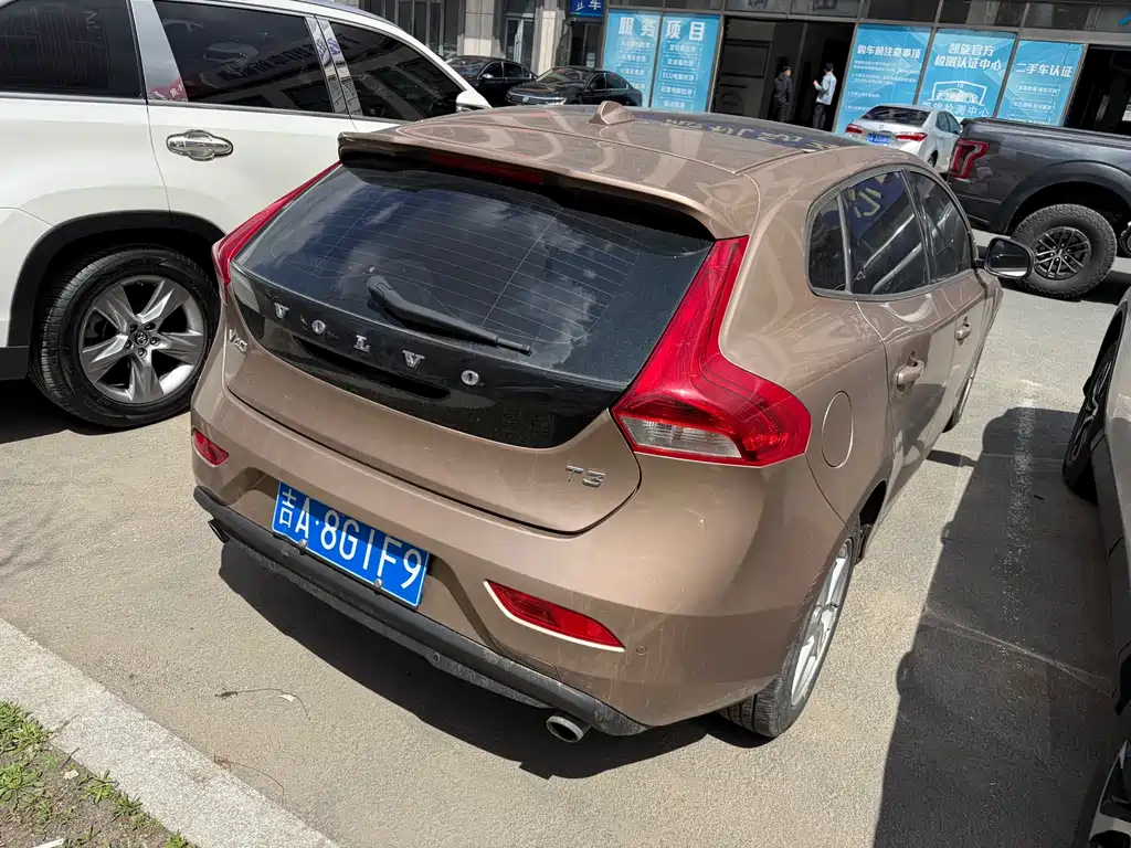 Volvo V40 2017 — фото 8