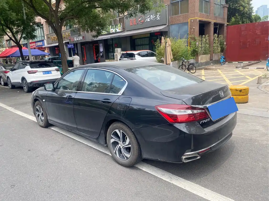 Honda Accord 2017 — фото 10