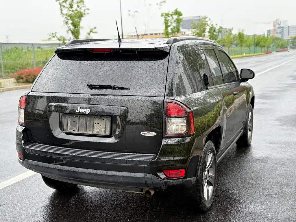 Jeep Compass 2015 — фото 10